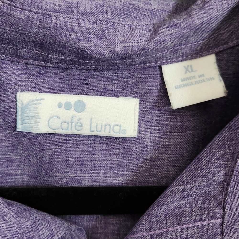 Button down - Picture 2 of 3